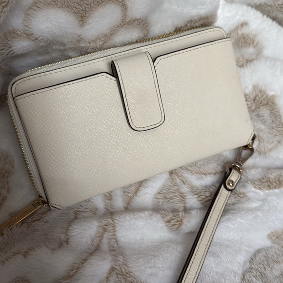 Michael Kors zippered wallet - Picture 3 of 6